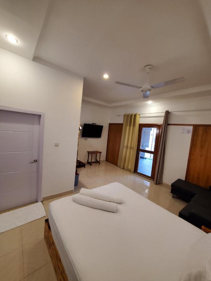 Sun & Surf Hotel Thulusdhoo Luaran gambar