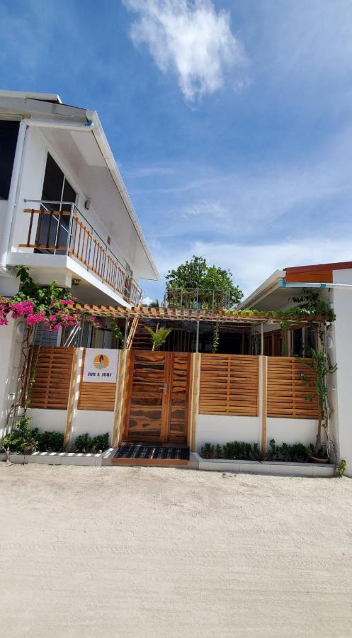 Sun & Surf Hotel Thulusdhoo Luaran gambar