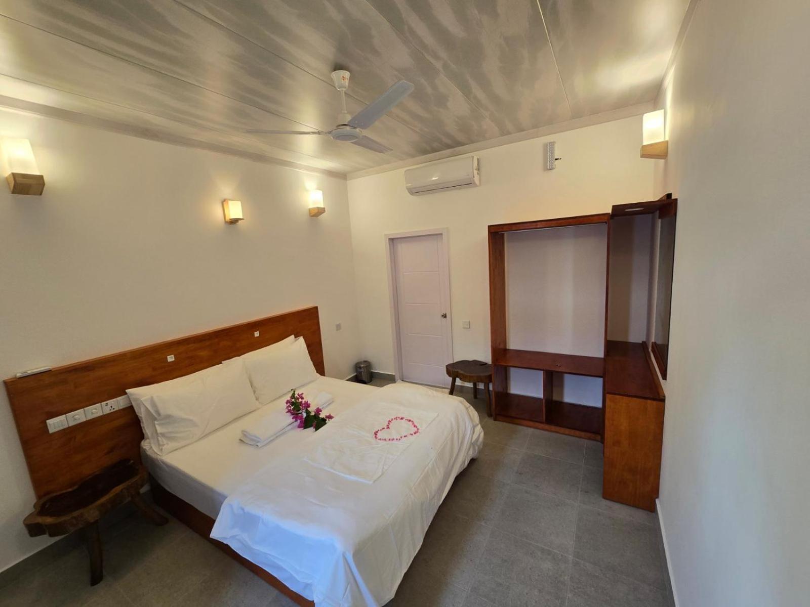 Sun & Surf Hotel Thulusdhoo Luaran gambar