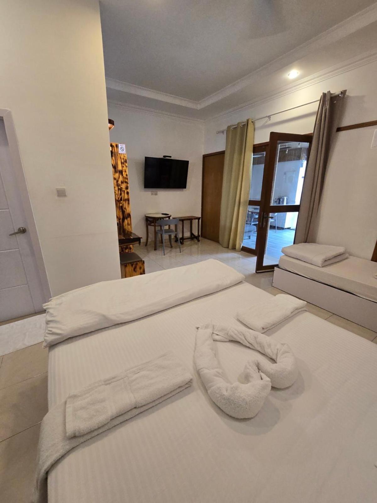 Sun & Surf Hotel Thulusdhoo Luaran gambar