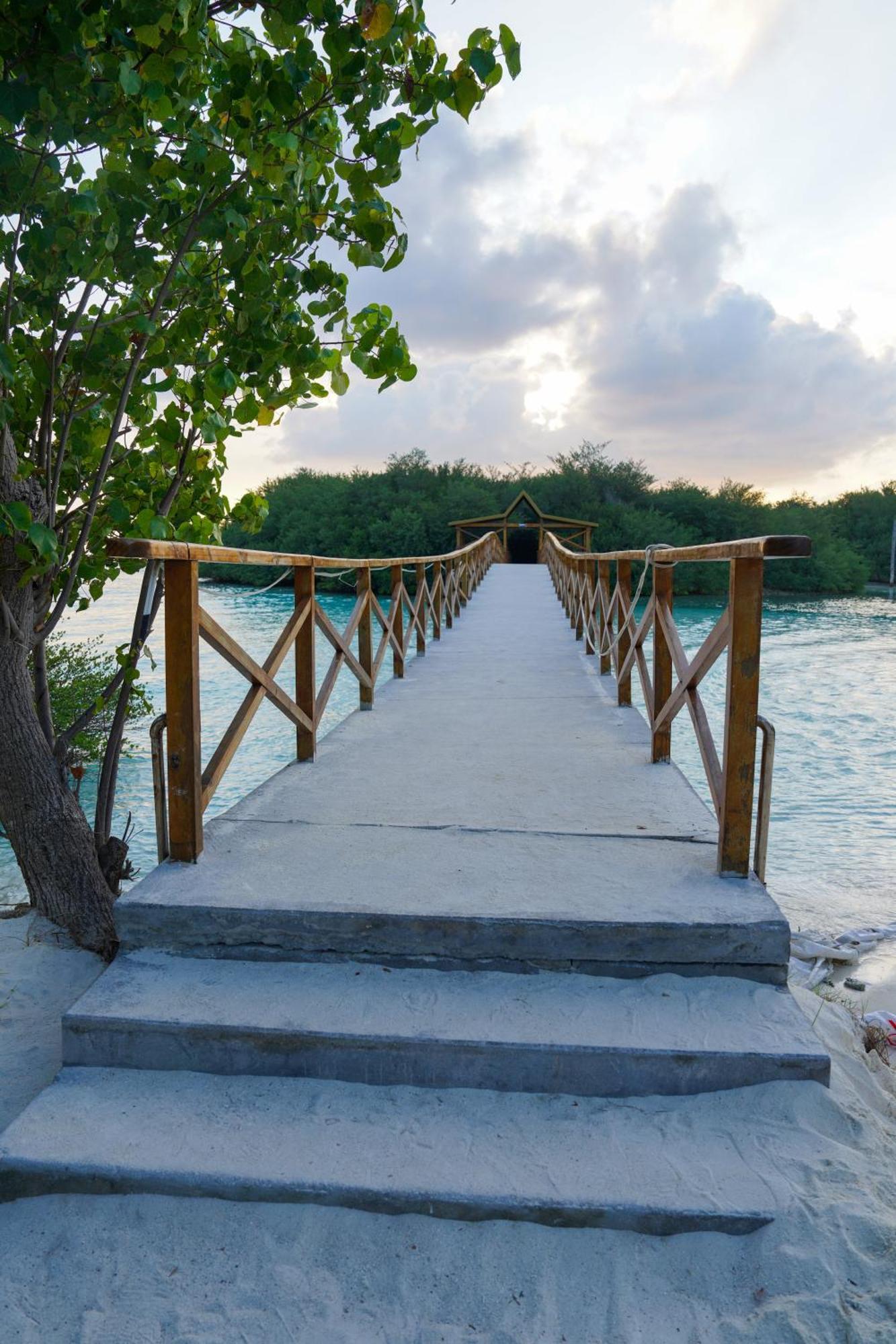 Sun & Surf Hotel Thulusdhoo Luaran gambar