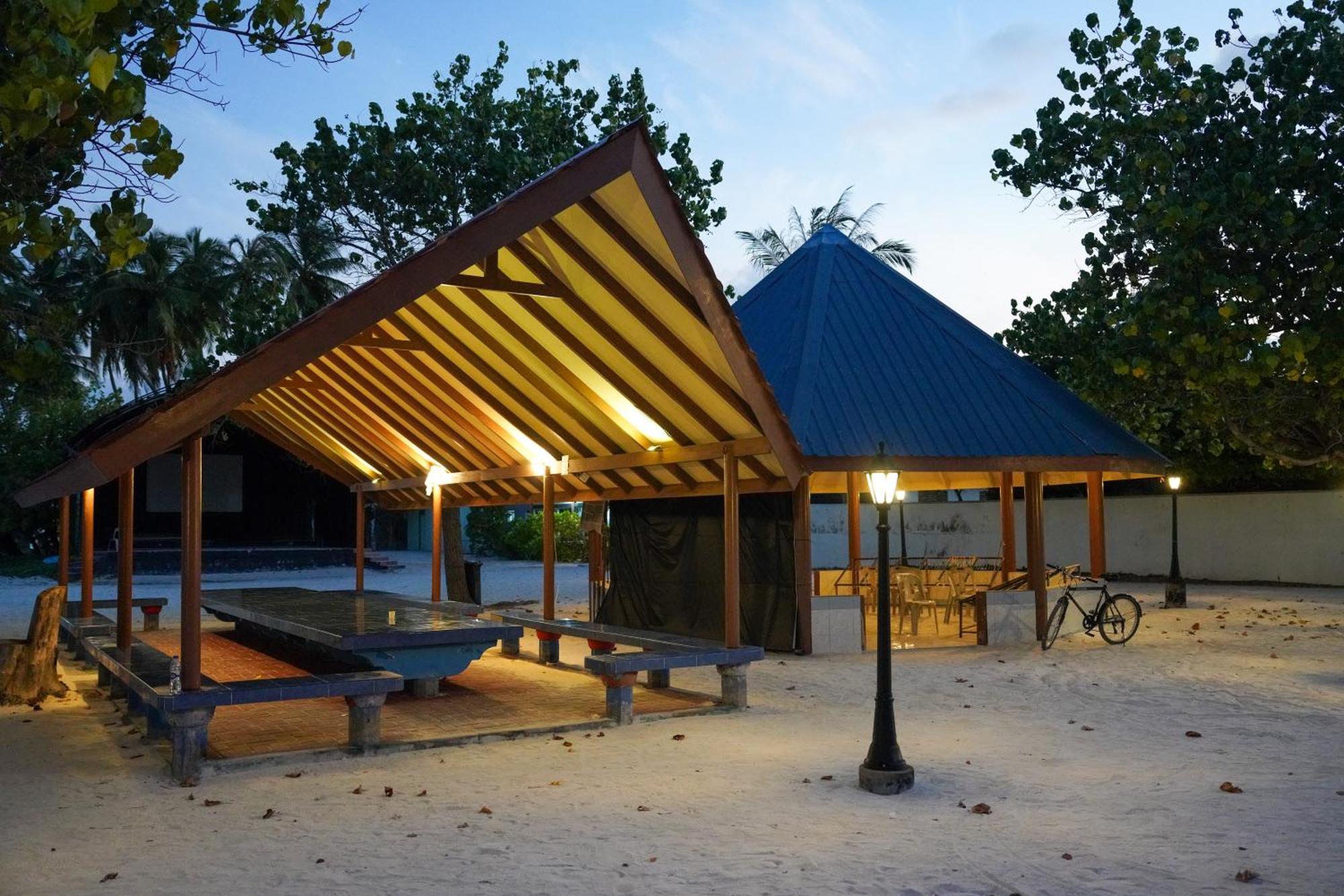Sun & Surf Hotel Thulusdhoo Luaran gambar