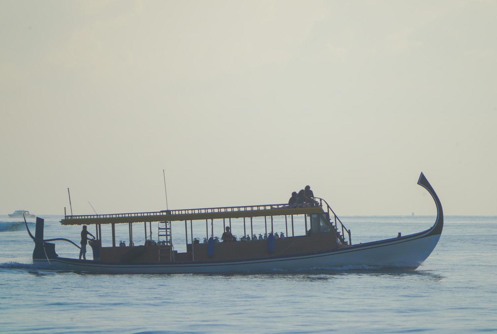 Sun & Surf Hotel Thulusdhoo Luaran gambar