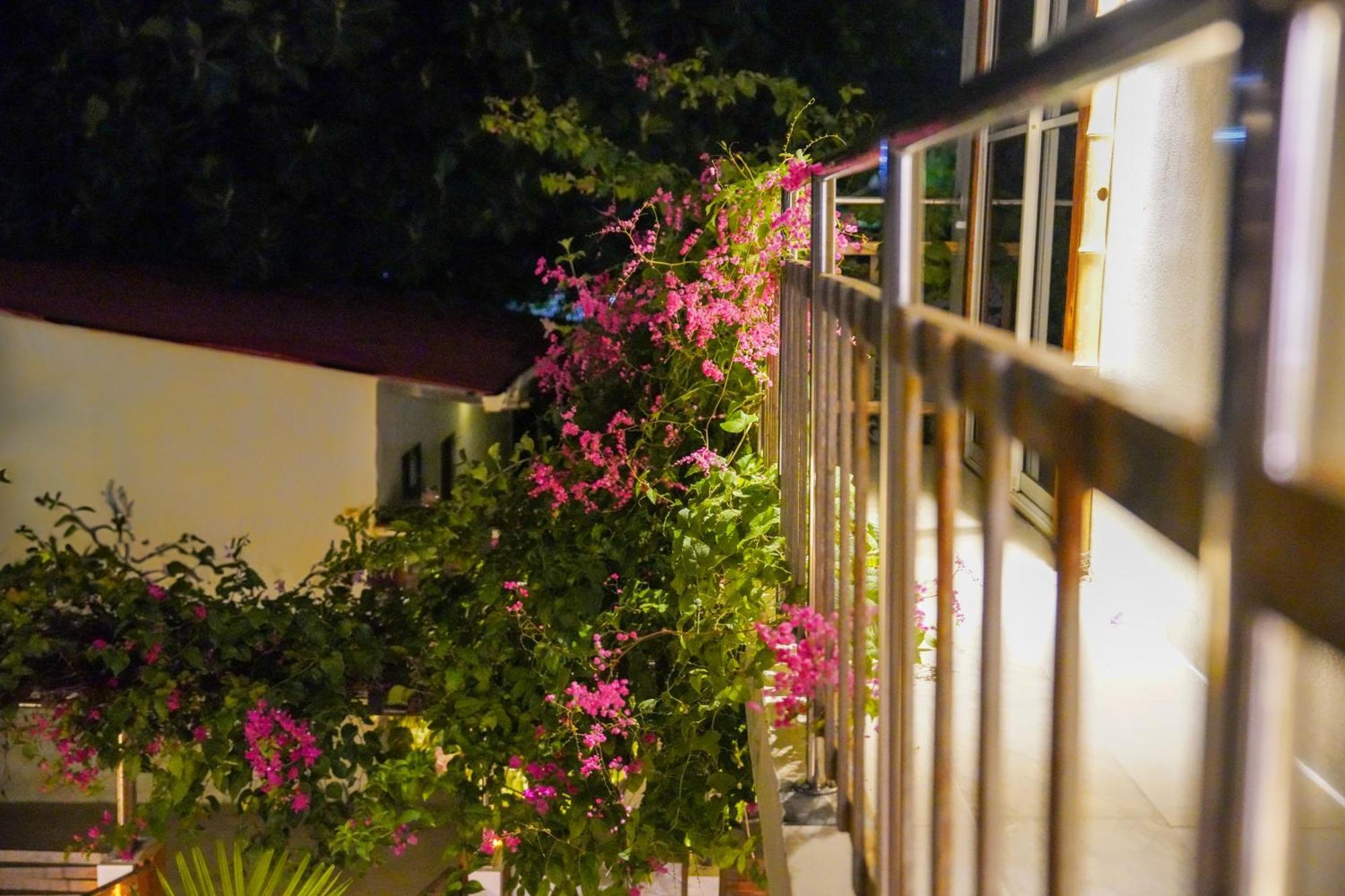 Sun & Surf Hotel Thulusdhoo Luaran gambar