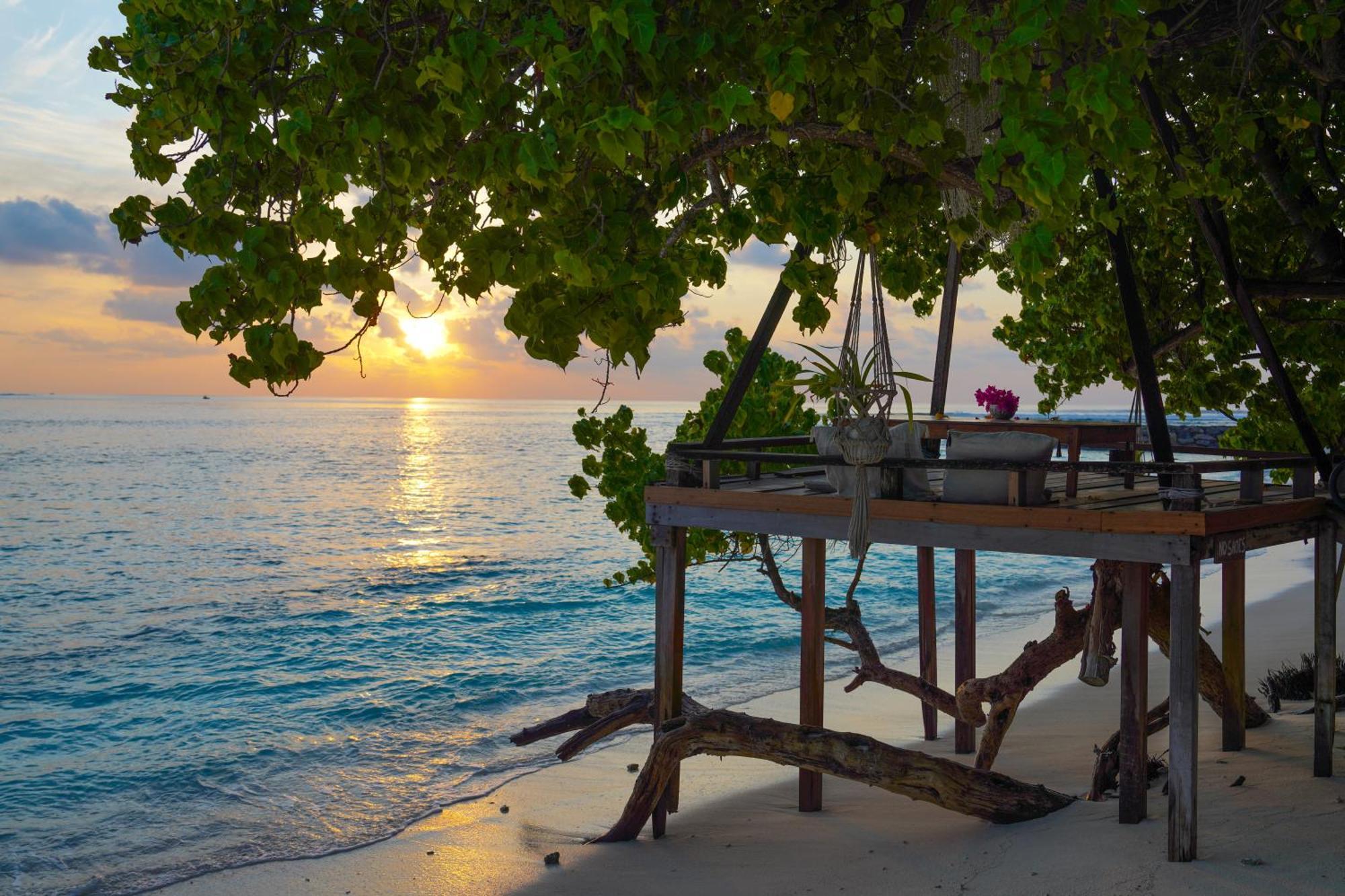 Sun & Surf Hotel Thulusdhoo Luaran gambar