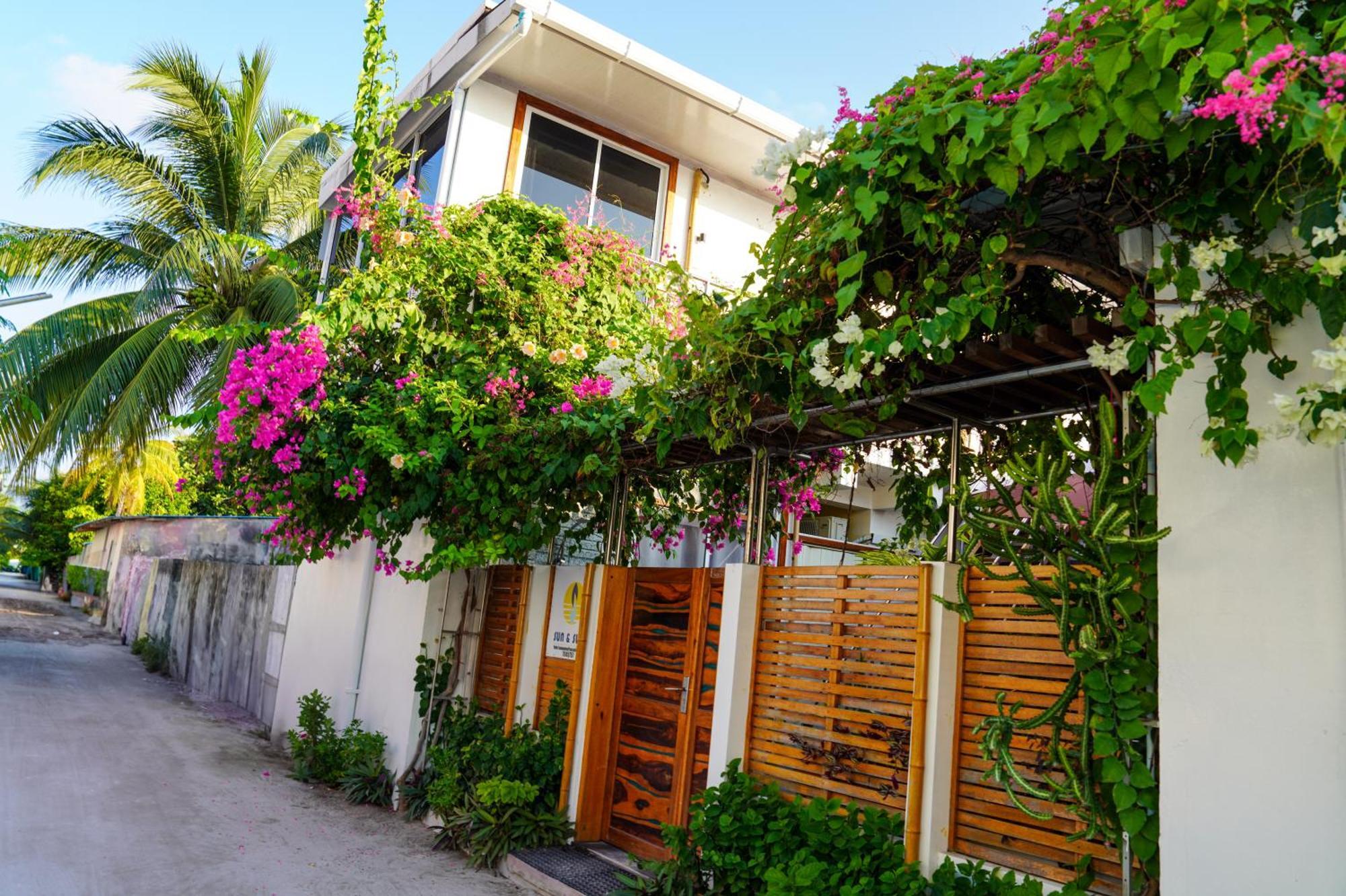Sun & Surf Hotel Thulusdhoo Luaran gambar
