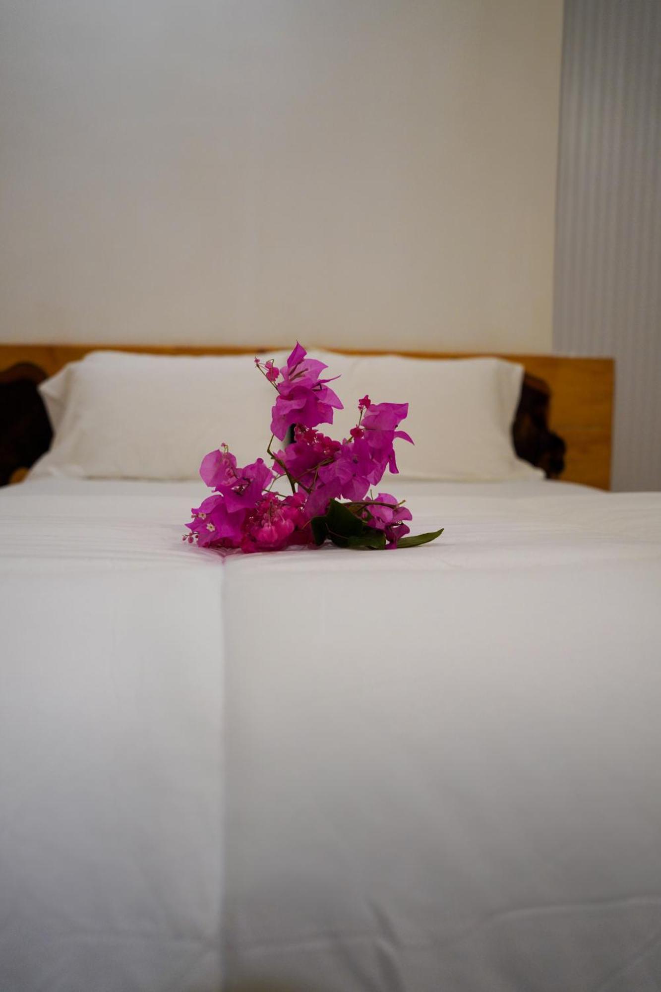 Sun & Surf Hotel Thulusdhoo Luaran gambar