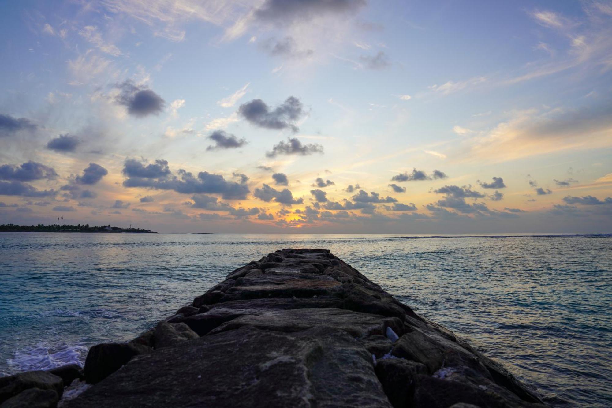 Sun & Surf Hotel Thulusdhoo Luaran gambar