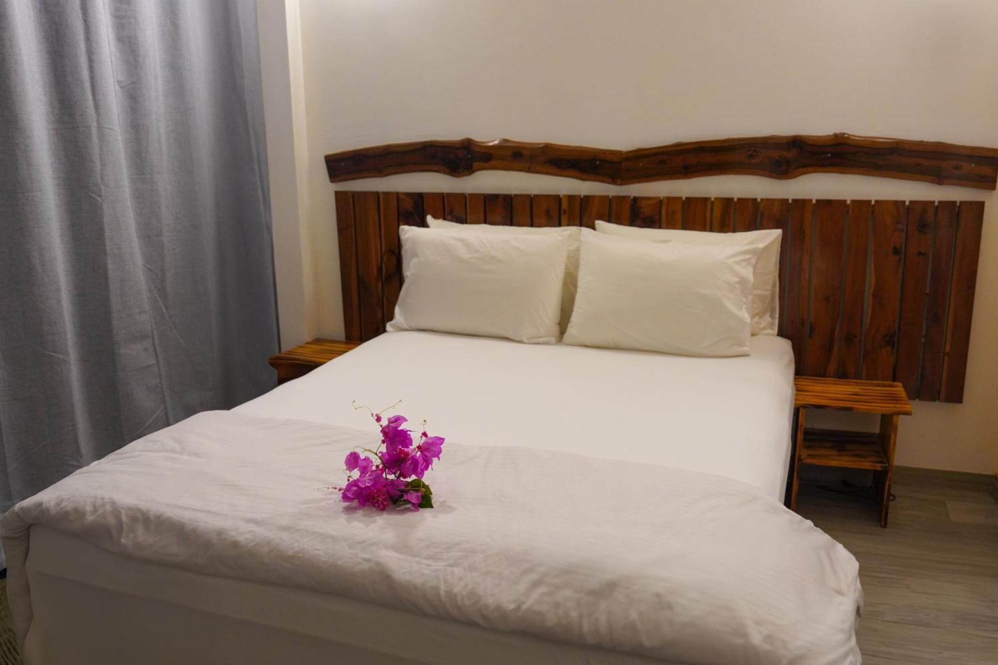 Sun & Surf Hotel Thulusdhoo Luaran gambar