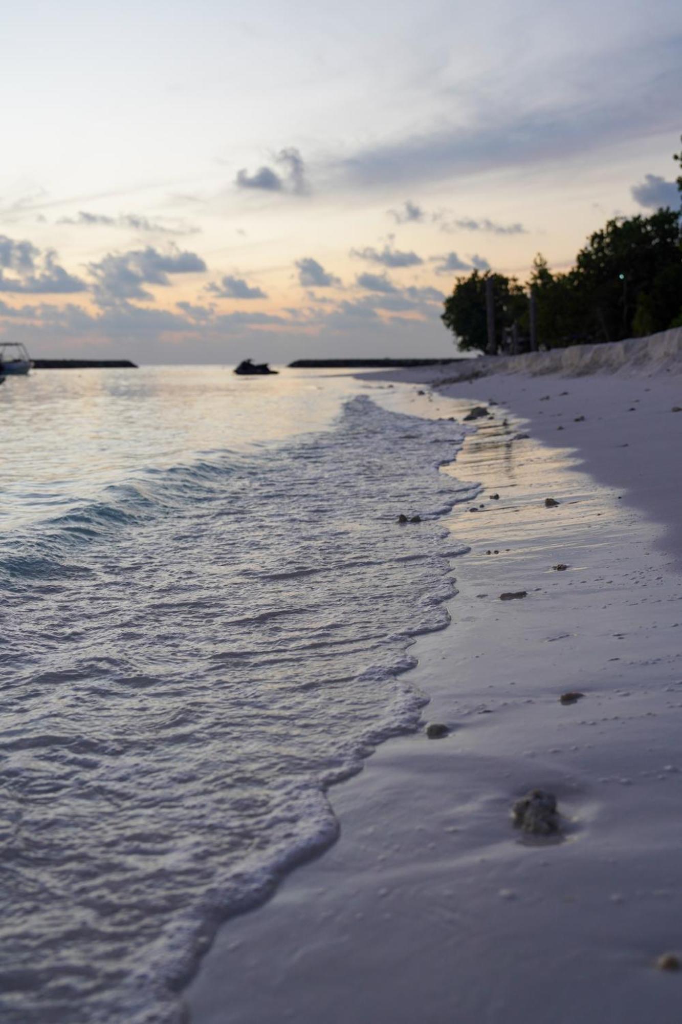 Sun & Surf Hotel Thulusdhoo Luaran gambar
