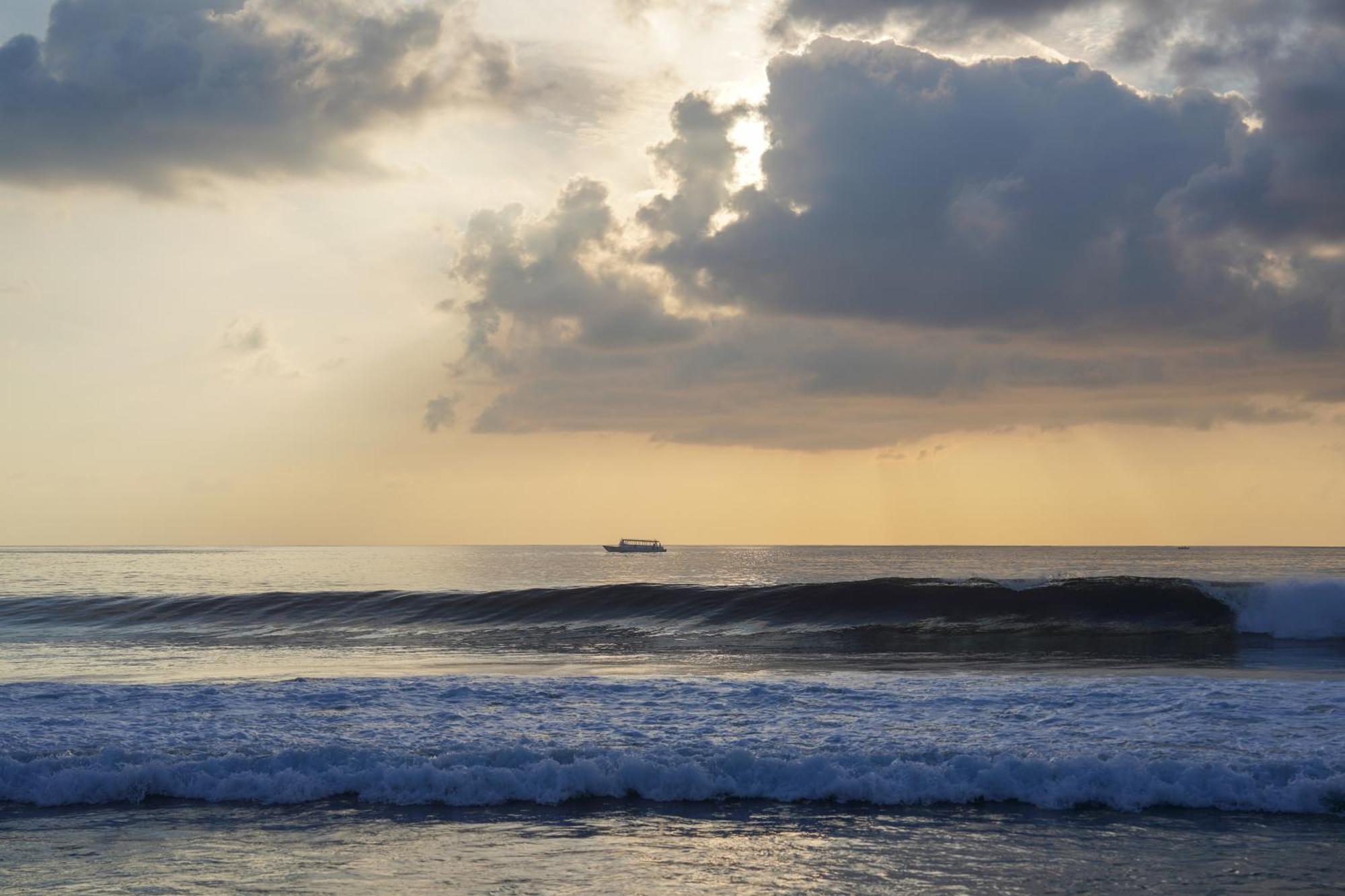Sun & Surf Hotel Thulusdhoo Luaran gambar